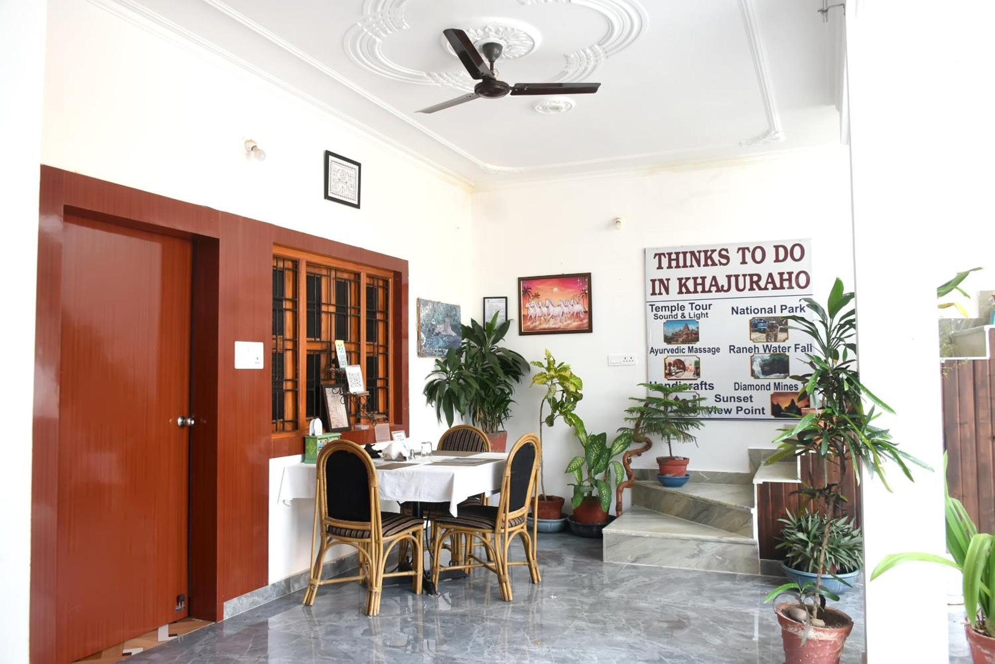 Khajuraho Glory Homestay Exteriör bild